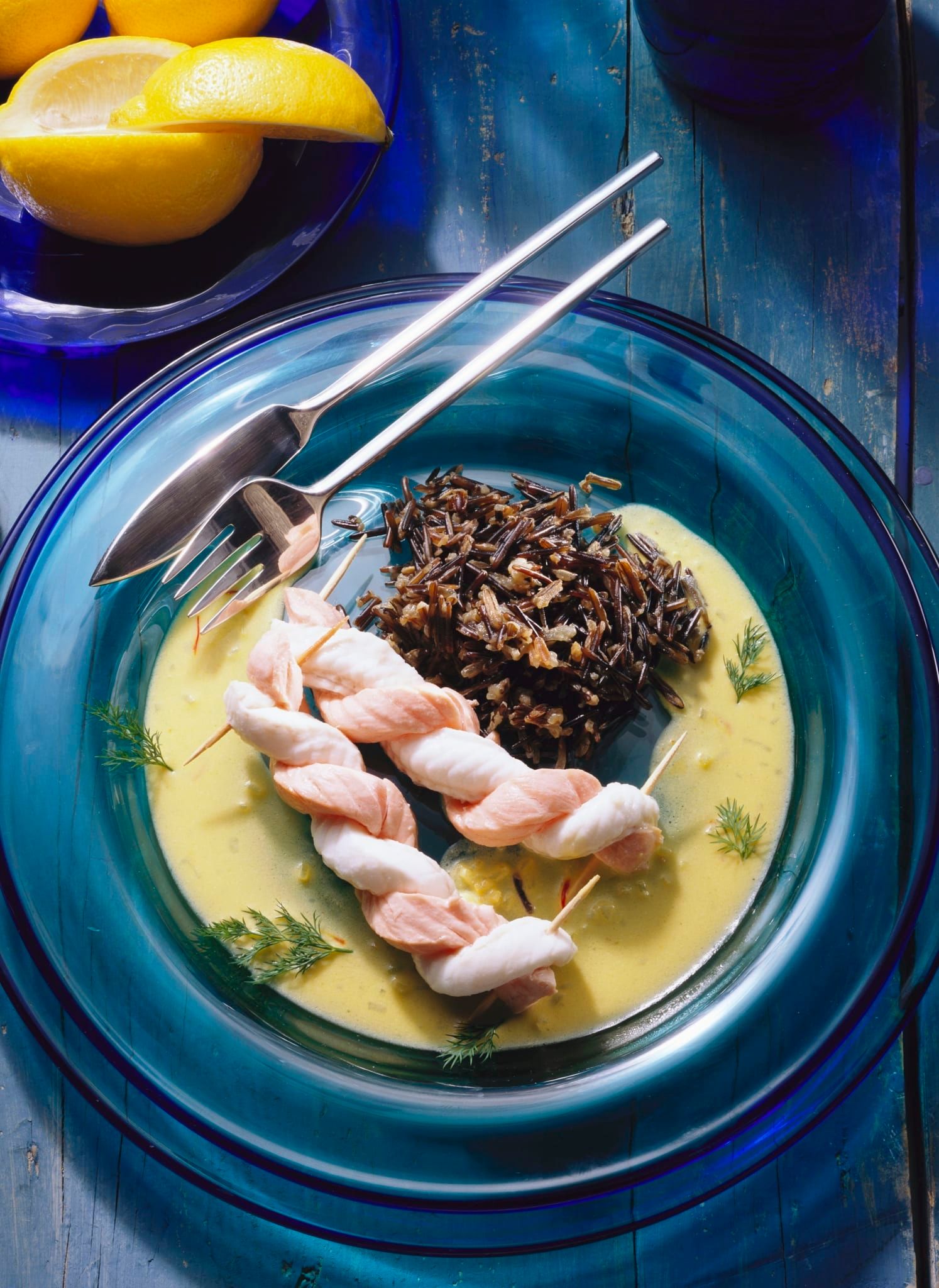 Saumon et sole tressés, riz sauvage, sauce au safran