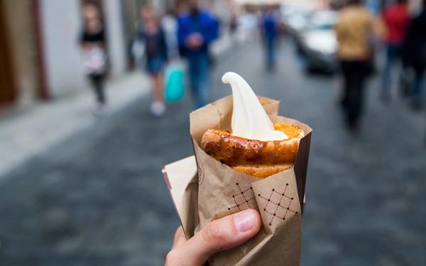 Trdelník (rouleau de pâte sucré évidé)