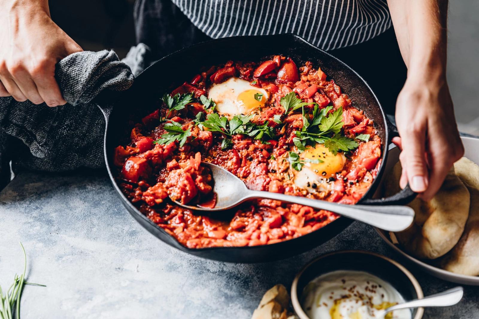 Recette de shakshuka avec des œufs pochés