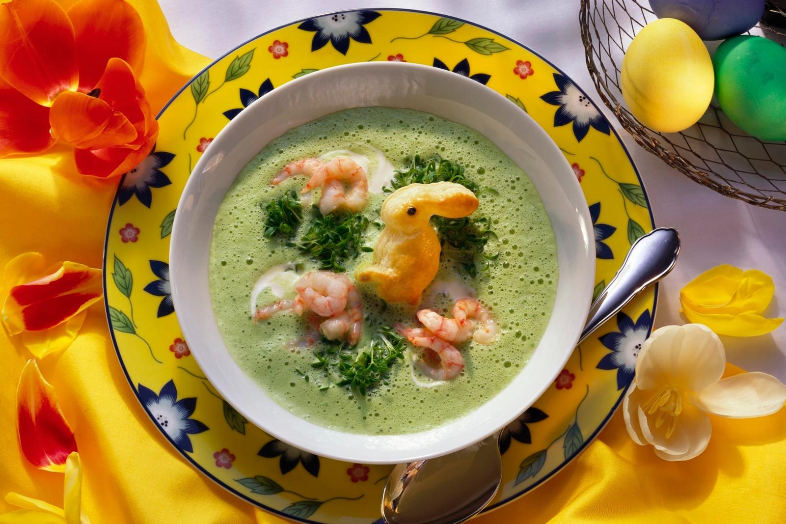 Velouté mousseux de cresson aux crevettes, feuilleté lapin