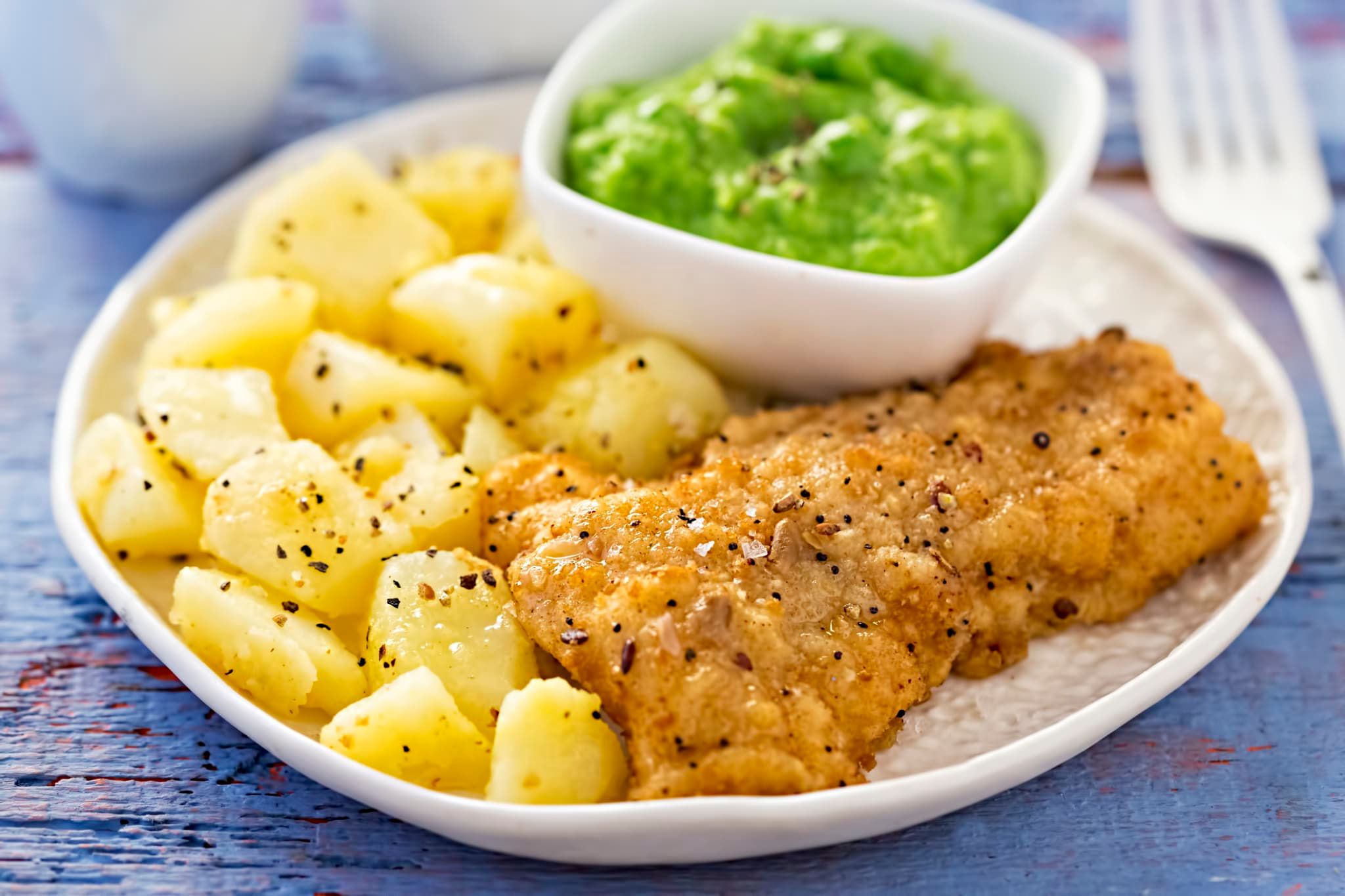 Églefin battu, pommes de terre, purée de pois