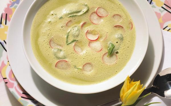 Soupe crémeuse aux feuilles de radis