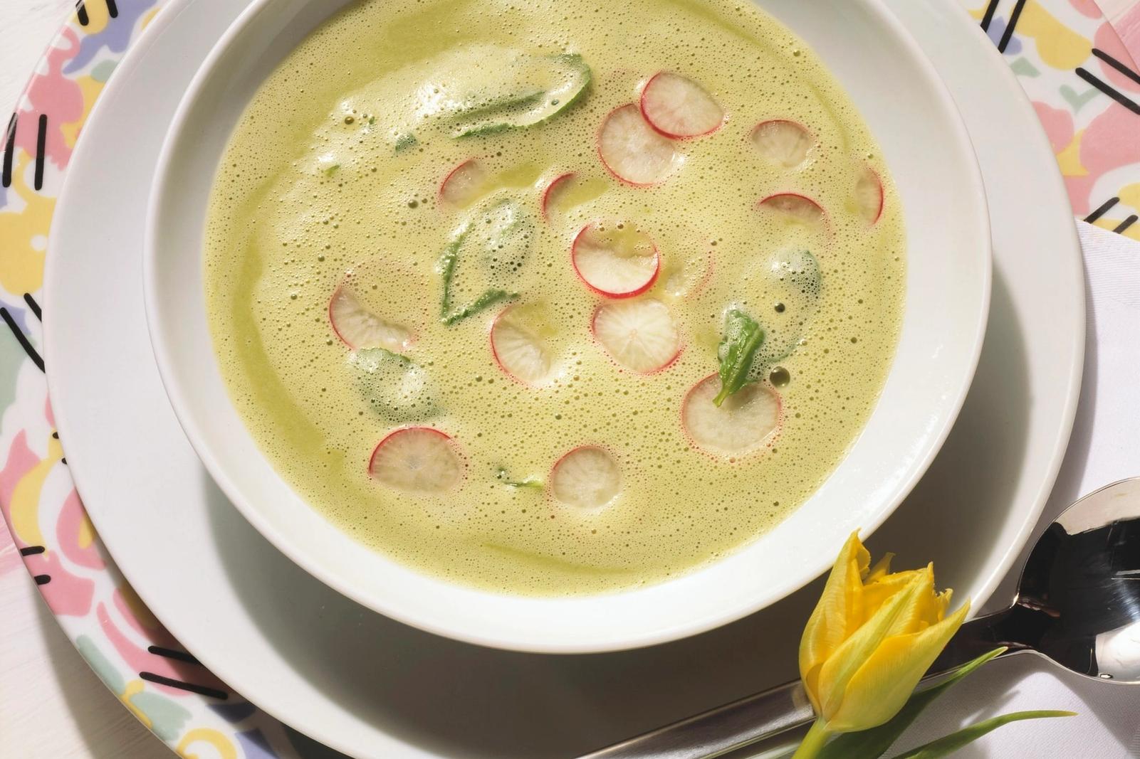 Soupe crémeuse aux feuilles de radis