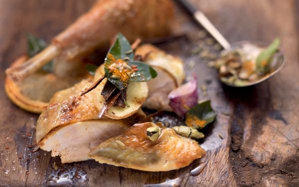 Poulet rôti indien à la cardamome et à la cannelle