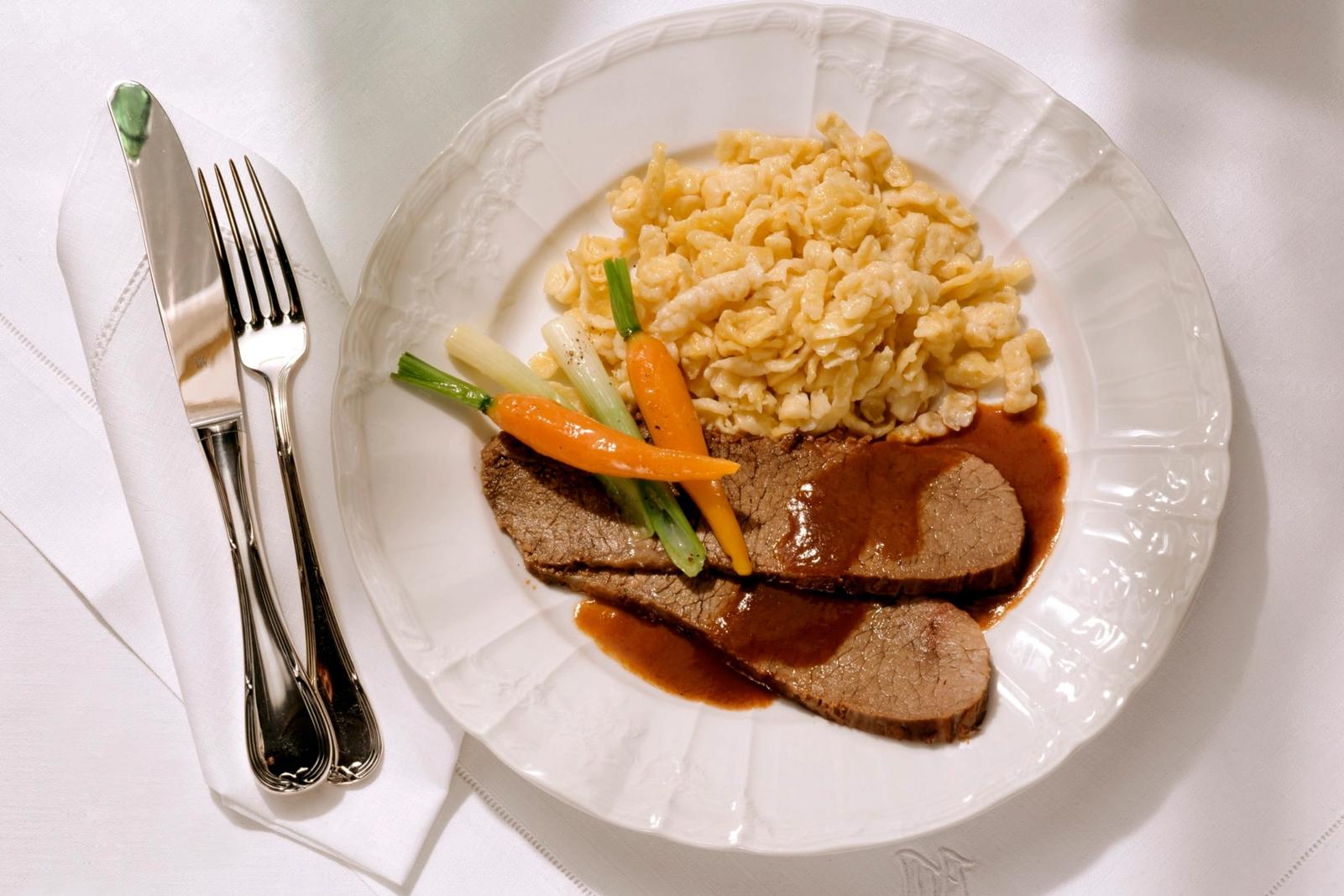 Bœuf mariné avec spaetzles et légumes