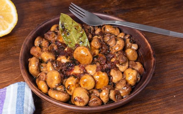 Fricassée de champignons végétaliens à l’ail