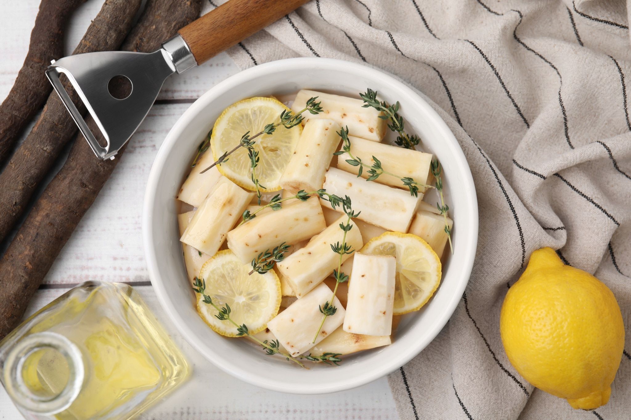 Salsifis crus, citron et thym