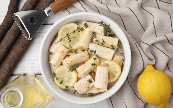 Salsifis crus, citron et thym