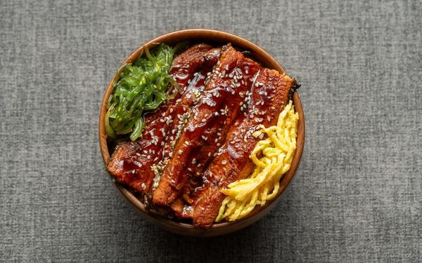 Riz à l’anguille japonaise (Unadon)