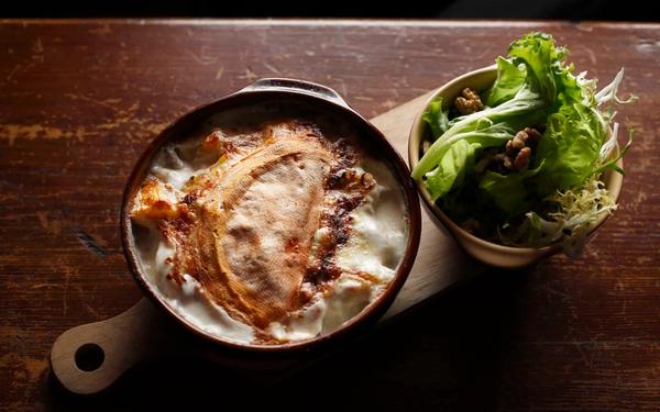 Recette tartiflette rustique traditionnelle maison et salade aux noix