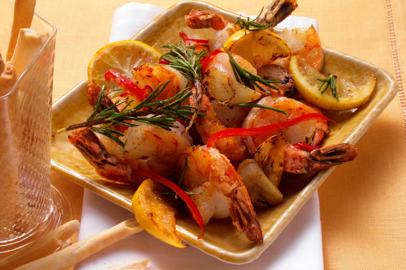 Langoustines grillées au citron aux poivrons et au romarin