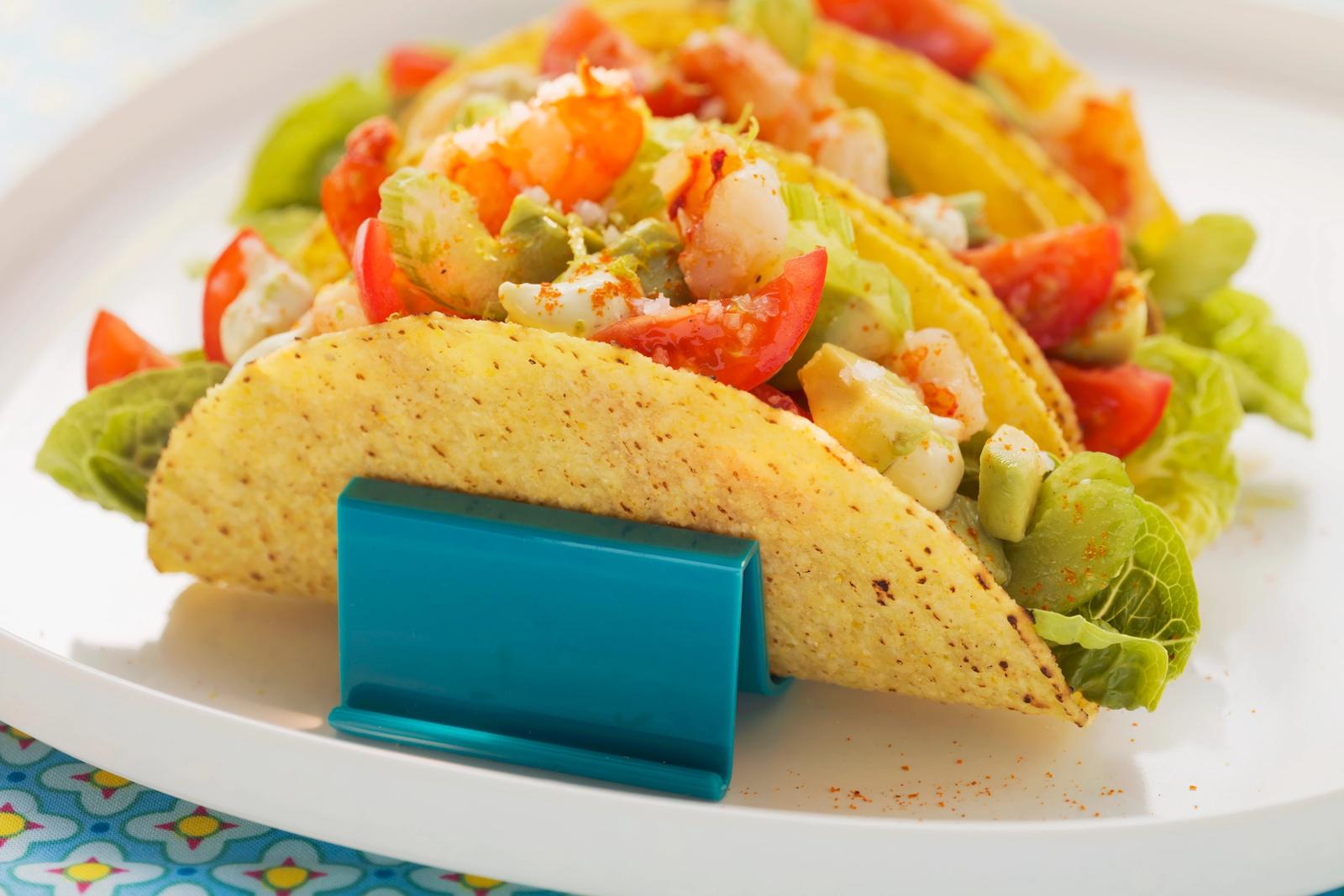Tacos garnis d'avocat et de crevettes