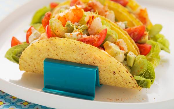 Tacos garnis d'avocat et de crevettes