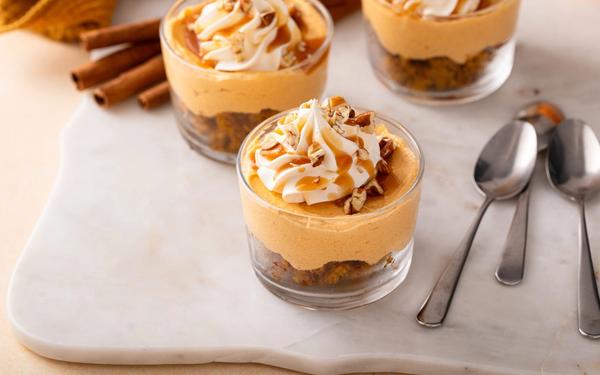Pudding et crème fouettée à la citrouille et aux épices
