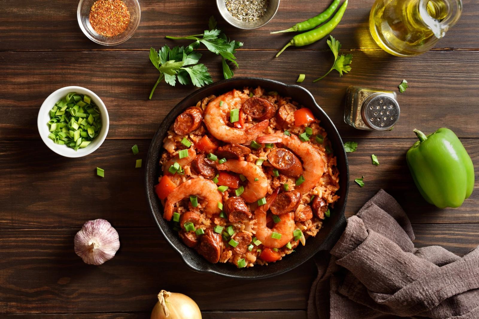 Recette jambalaya créole crevettes et saucisses fumées