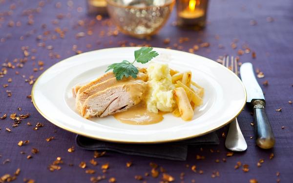 Blanc de poularde, sauce au whisky, salsifis rôtis et purée de pommes de terre