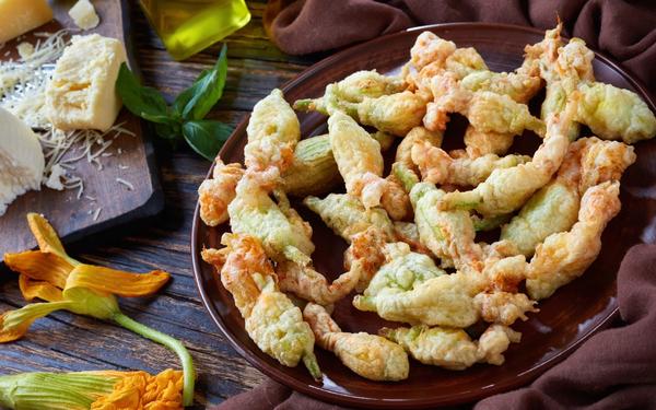 Fleurs de courgettes frites