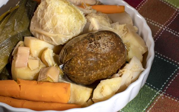 Haggis cuit dans un pot-au-feu