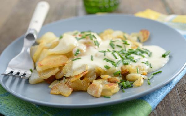 Topinambour rôti, fromage fondu et ciboulette