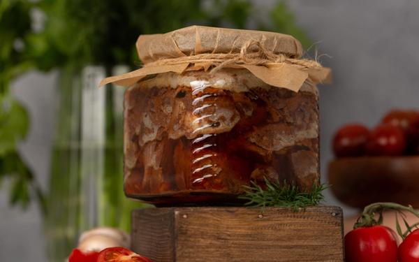 Pot en verre de viande de chevreuil mijotée maison