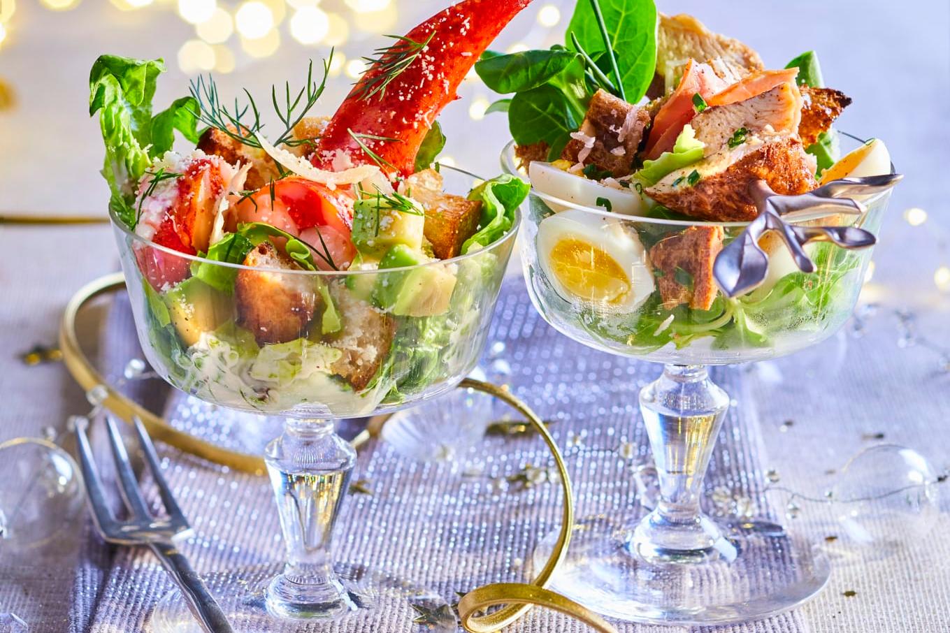 Salades césar au homard et avocat