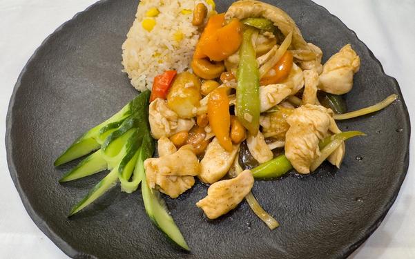 Poulet, noix de cajou et riz
