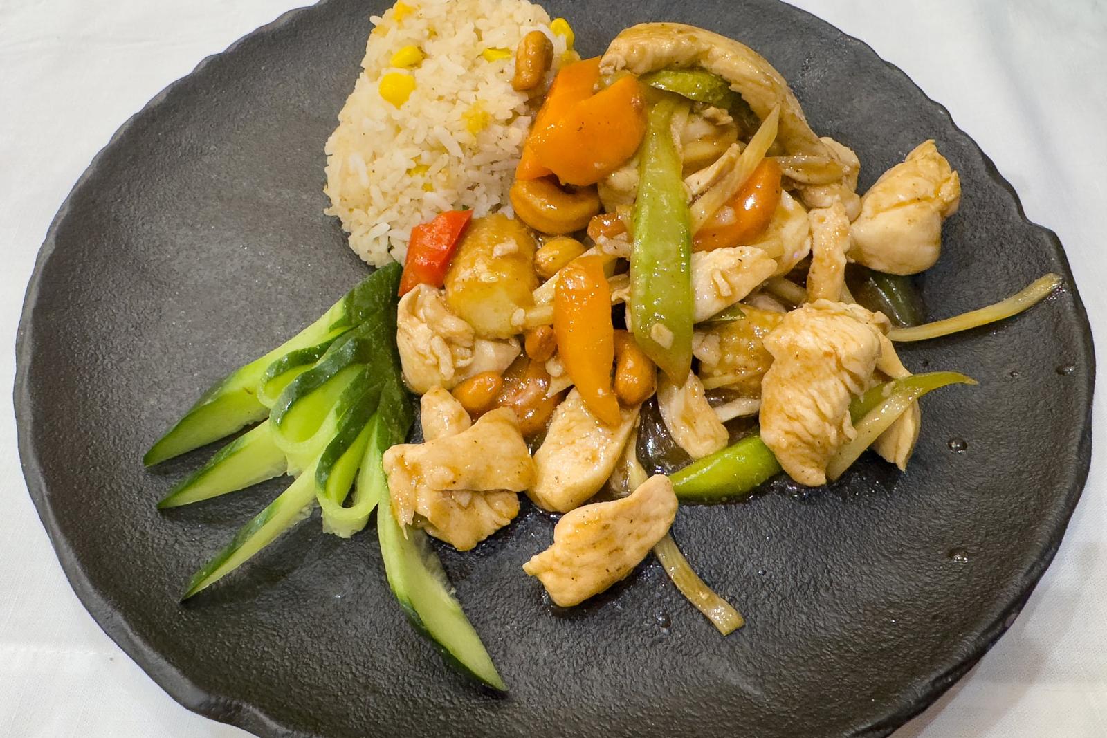 Poulet, noix de cajou et riz