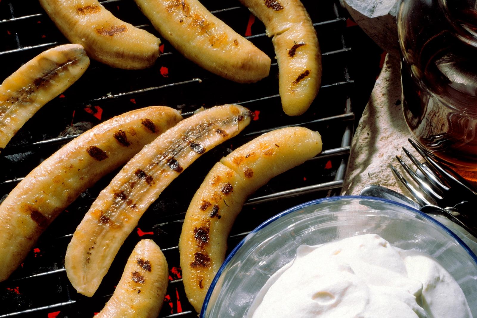 Bananes grillées au rhum et à la crème fouettée