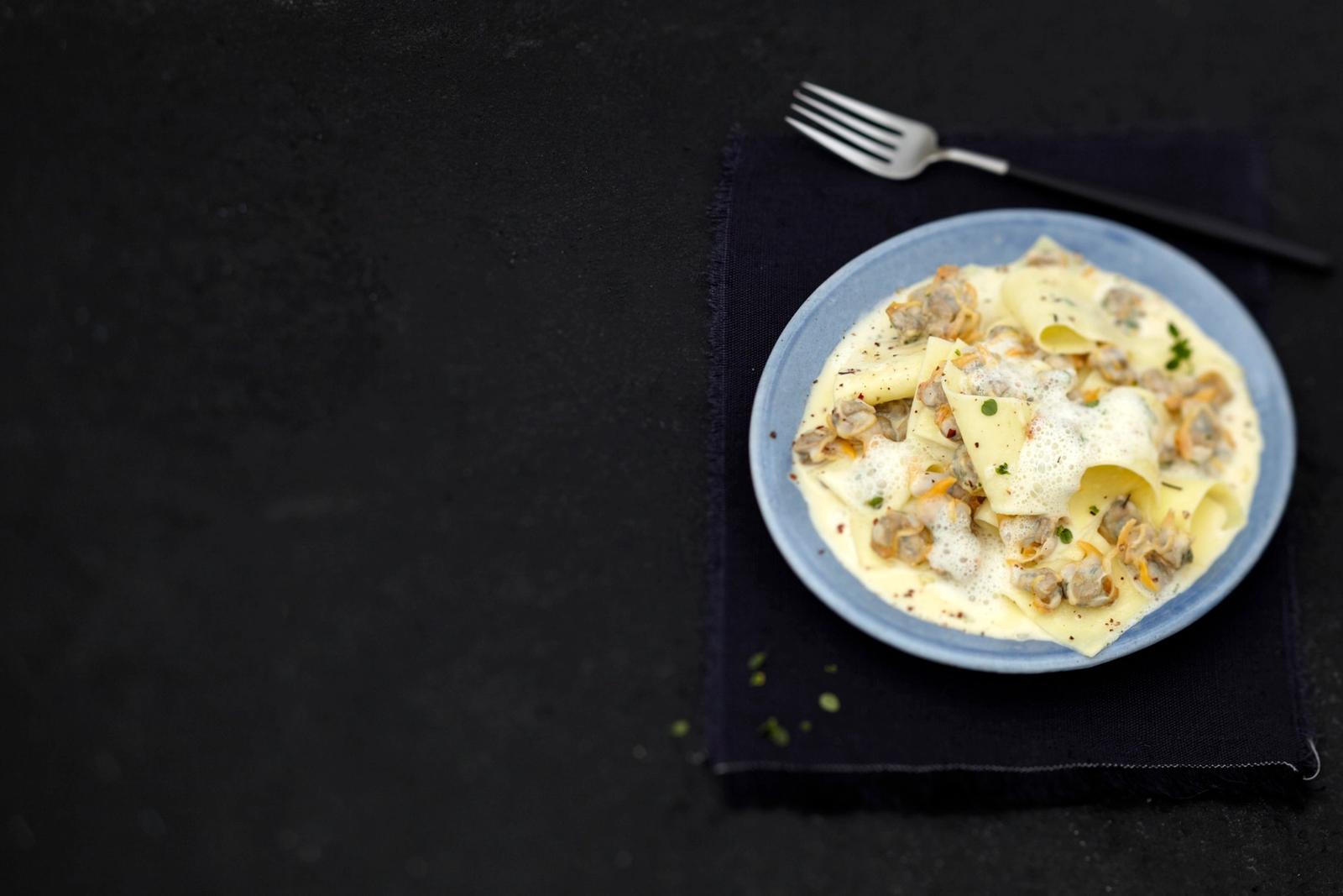 Tagliardi à la crème de coques et émulsion iodée