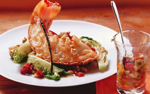 Langouste avec une vinaigrette aux amandes et une gousse de vanille