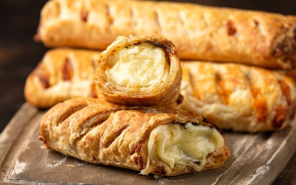 Rouleaux de pâte feuilletée au fromage et à l’oignon