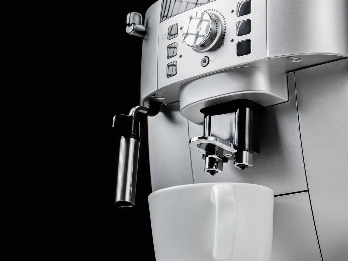 Guide complet : tout savoir pour acquérir une machine à café expresso broyeur