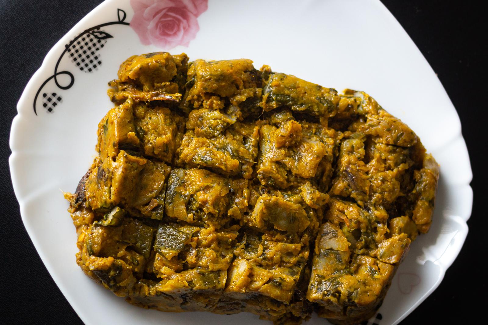 Ekwang cuit avec des escargots et du poisson fumé
