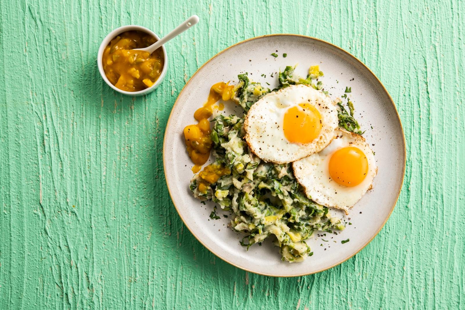 Œuf sur le plat à la purée d'épinard et sauce pickle