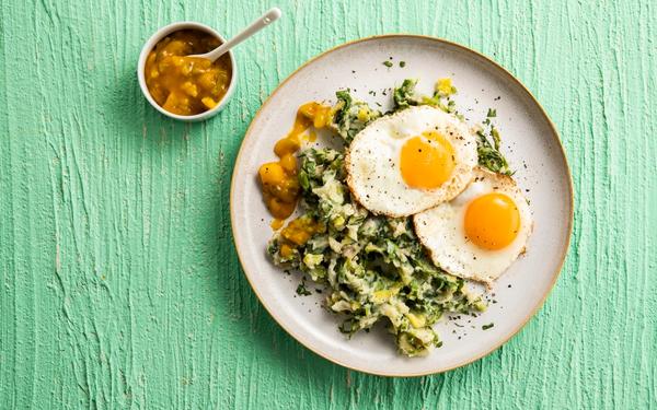 Œuf sur le plat à la purée d'épinard et sauce pickle