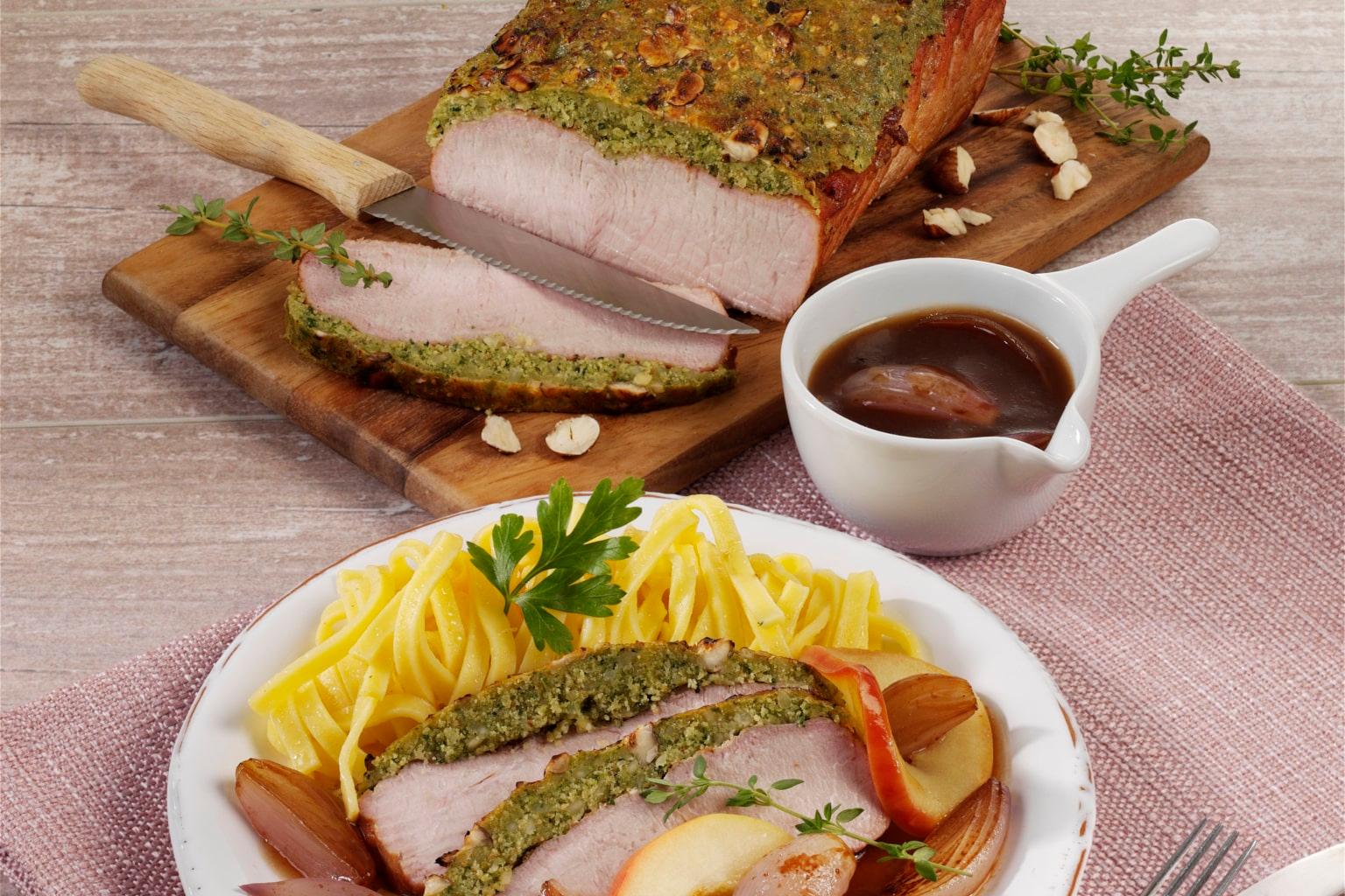 Rôti de veau en croûte d'herbes et sauce aux pommes au cidre