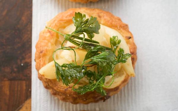 Galette de poire salée avec persil frit