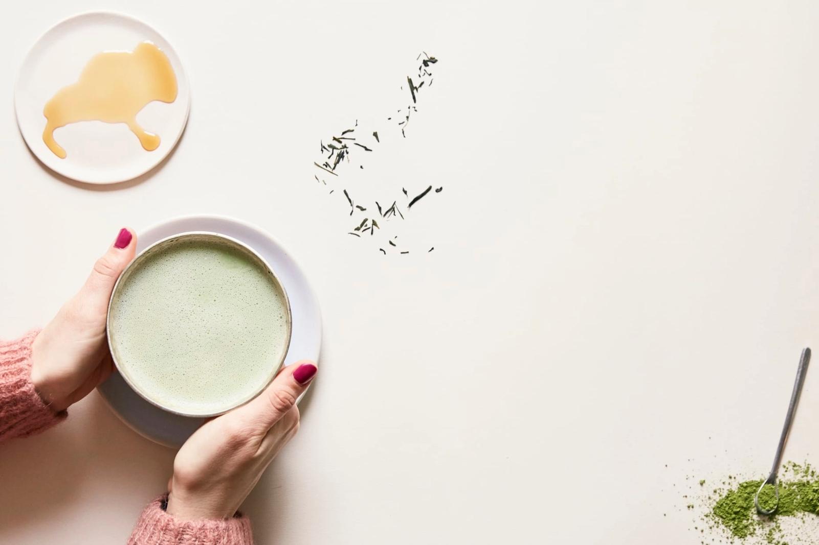 Matcha latte au lait d'amande et sirop d'agave