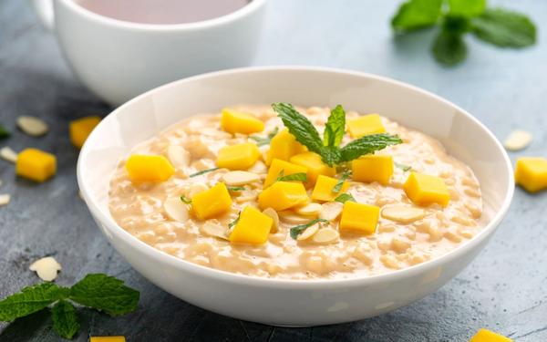 Riz au lait à la mangue et à la cannelle