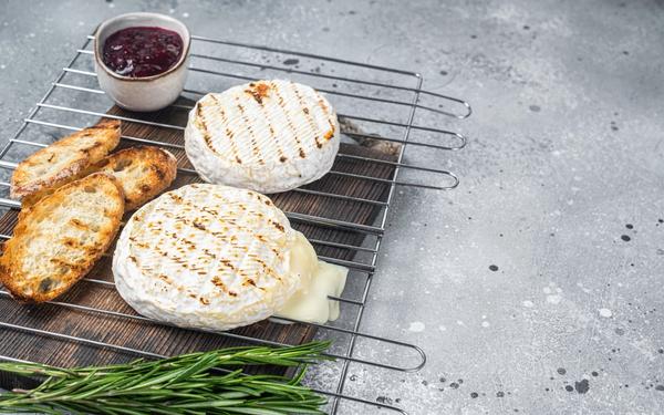 Camembert grillé au barbecue