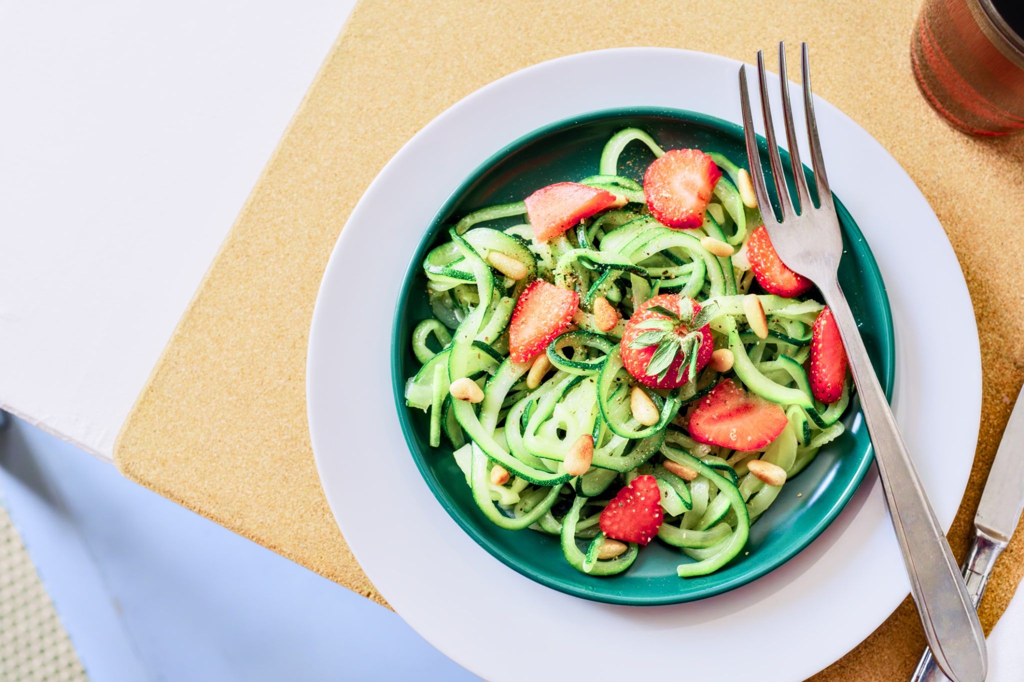 Spaghetti de courgettes avec fraises