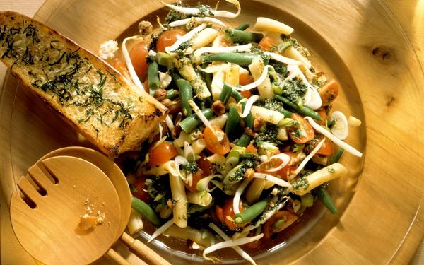 Salade de haricots sauce pesto