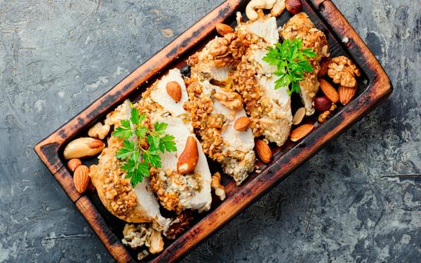 Poitrine de poulet aux éclats de noix et fruits secs