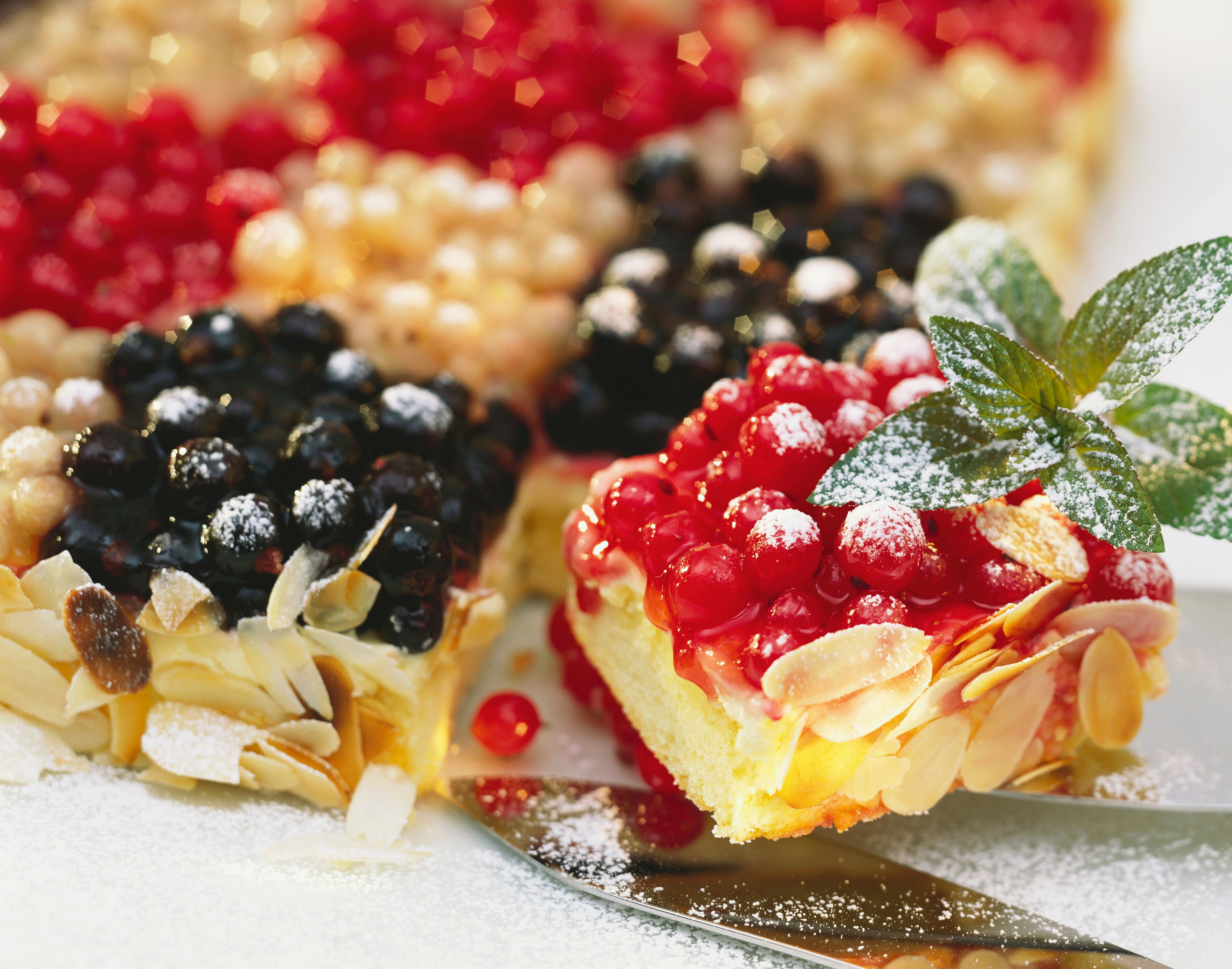 Mosaïque de groseilles avec crème de liqueur aux amandes