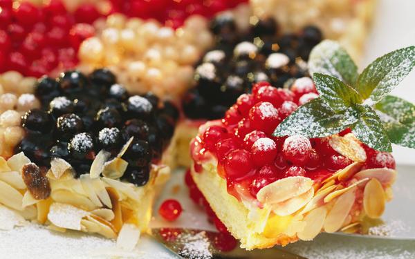 Mosaïque de groseilles avec crème de liqueur aux amandes