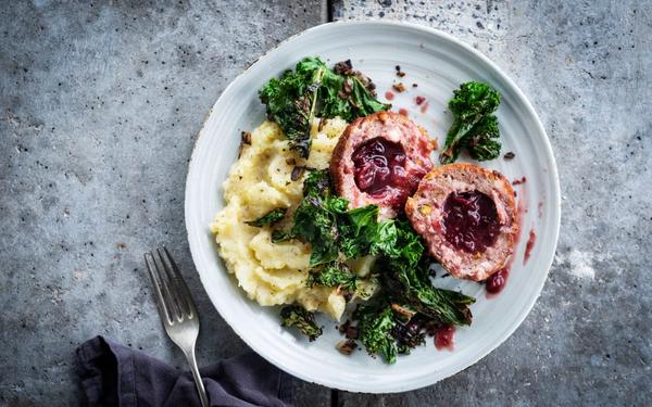 Boulettes de viande farcies aux cranberries et chou kale à la purée