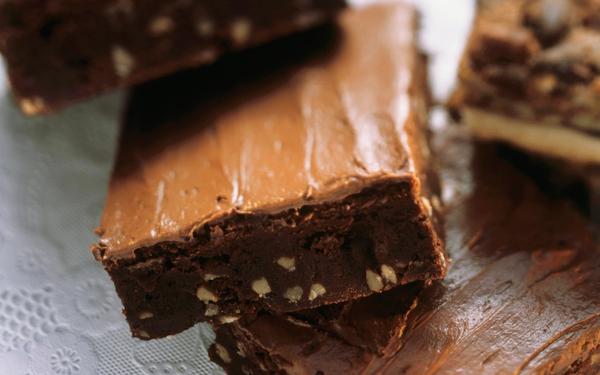 Brownies aux noix avec glaçage