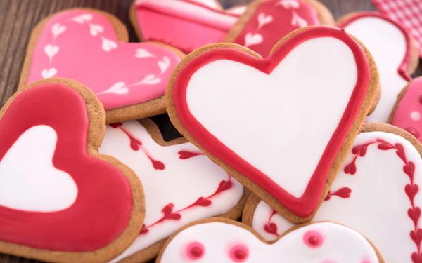 Biscuits au gingembre en forme de cœur pour la Saint Valentin