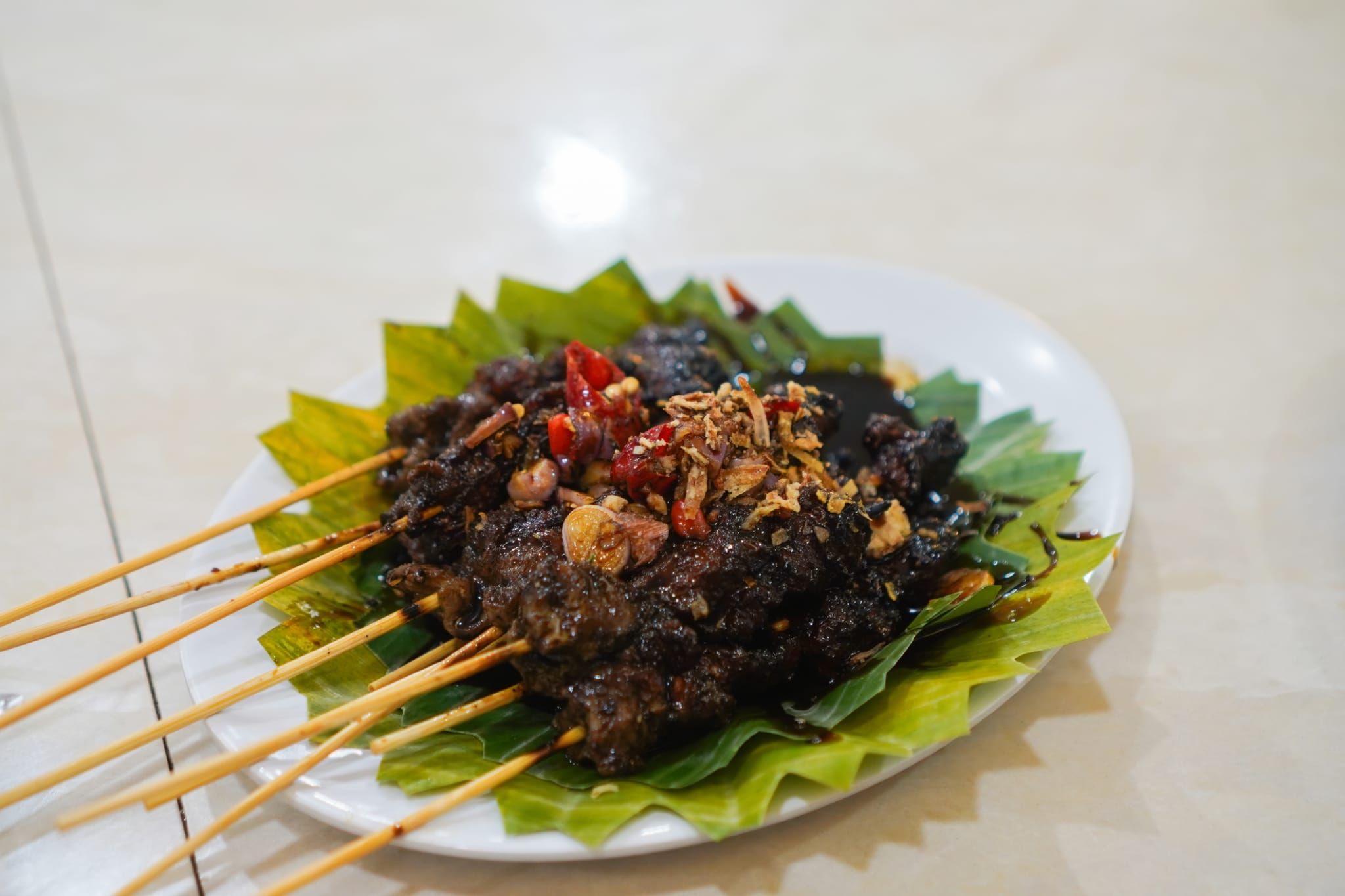 Sate maranggi plat traditionnel indonésien
