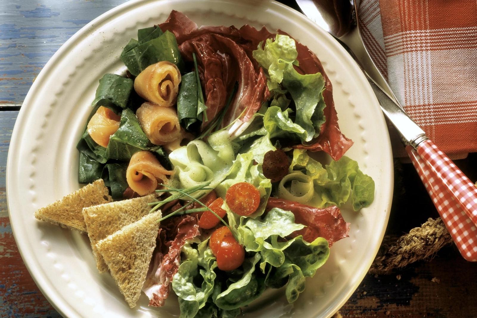 Salade à l'oseille et au saumon